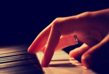 青島西海岸：比較中泰球員，泰國人技術細膩，中國球員對抗力強.